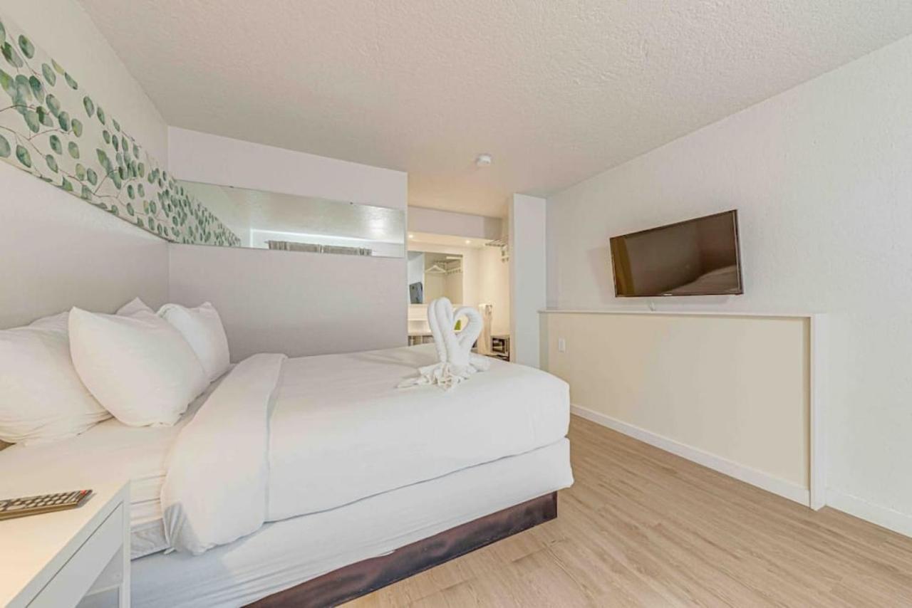 Travel Lodge By Wyndham 10 Min From Disney Кисими Екстериор снимка