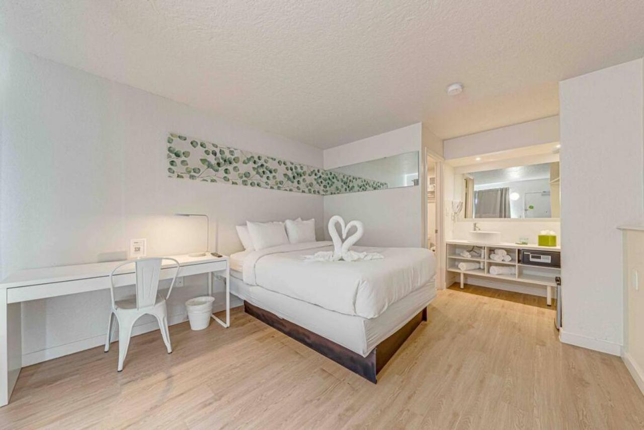 Travel Lodge By Wyndham 10 Min From Disney Кисими Екстериор снимка